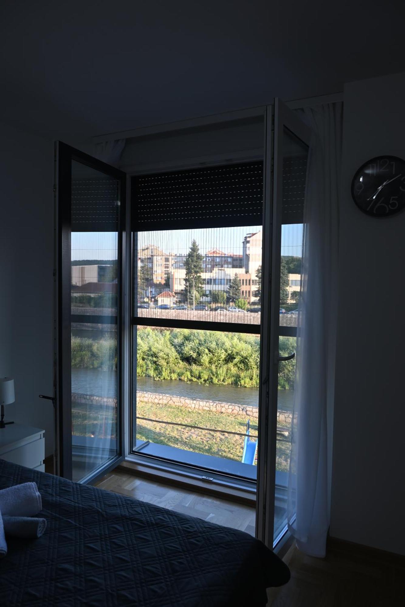 Riverside Ni Eksteriør billede